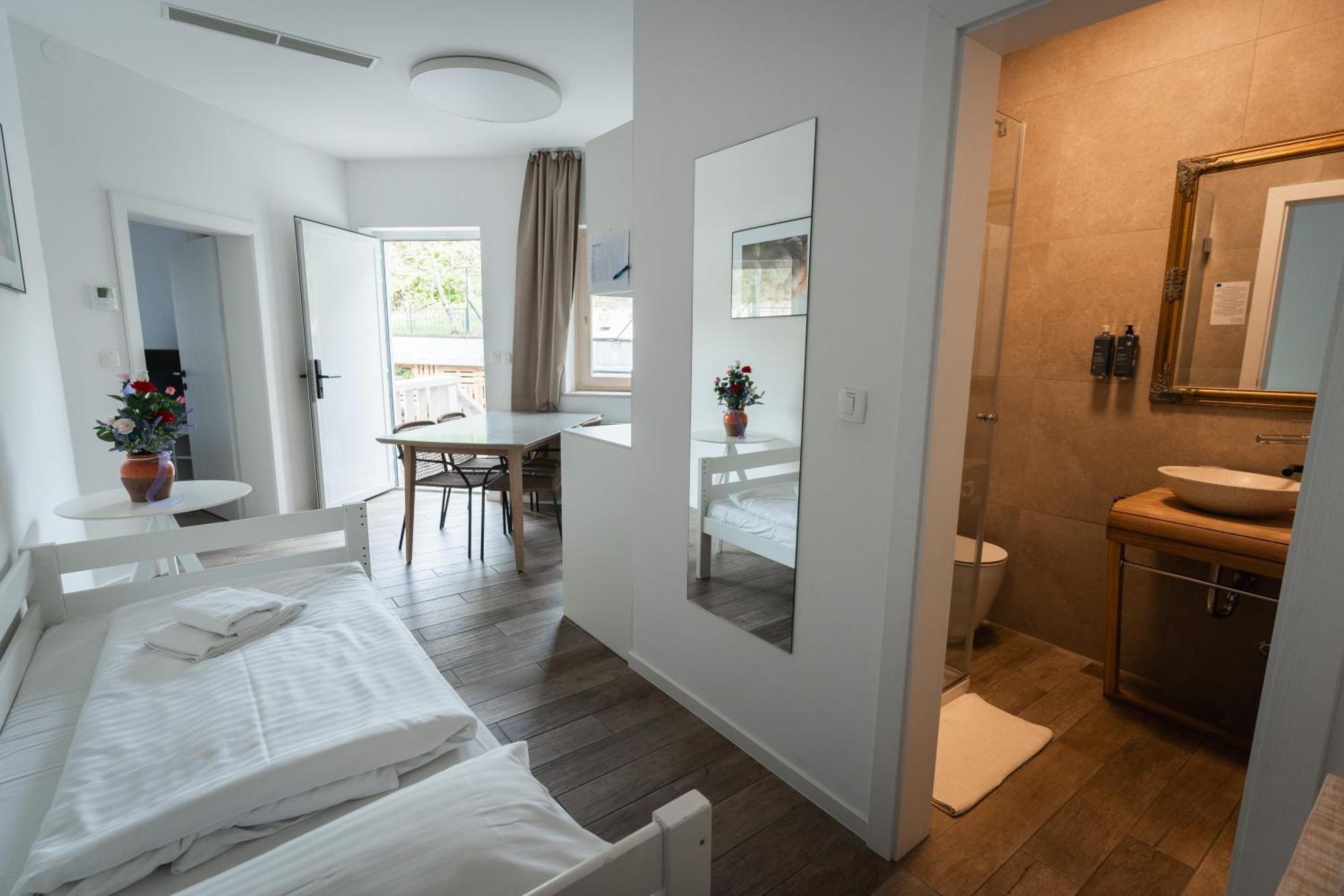 Rezidenca Ortus Hotel Ankaran Buitenkant foto